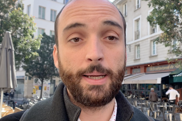 Dr. Florian Lionnet Feature Image near Cafe in Paris